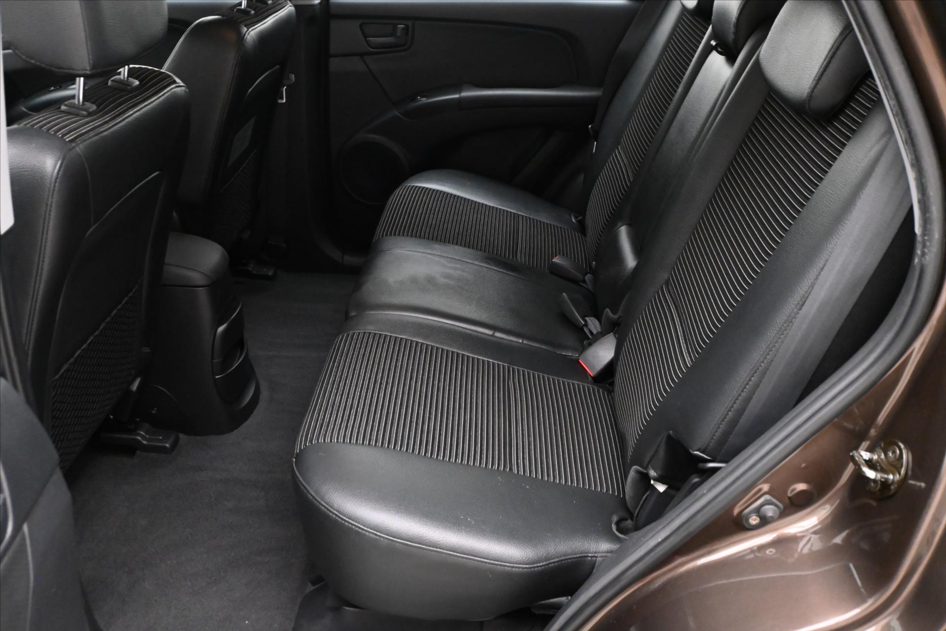 Main photo of the car Kia Sportage 2.0 i 104 kW Towable (14)