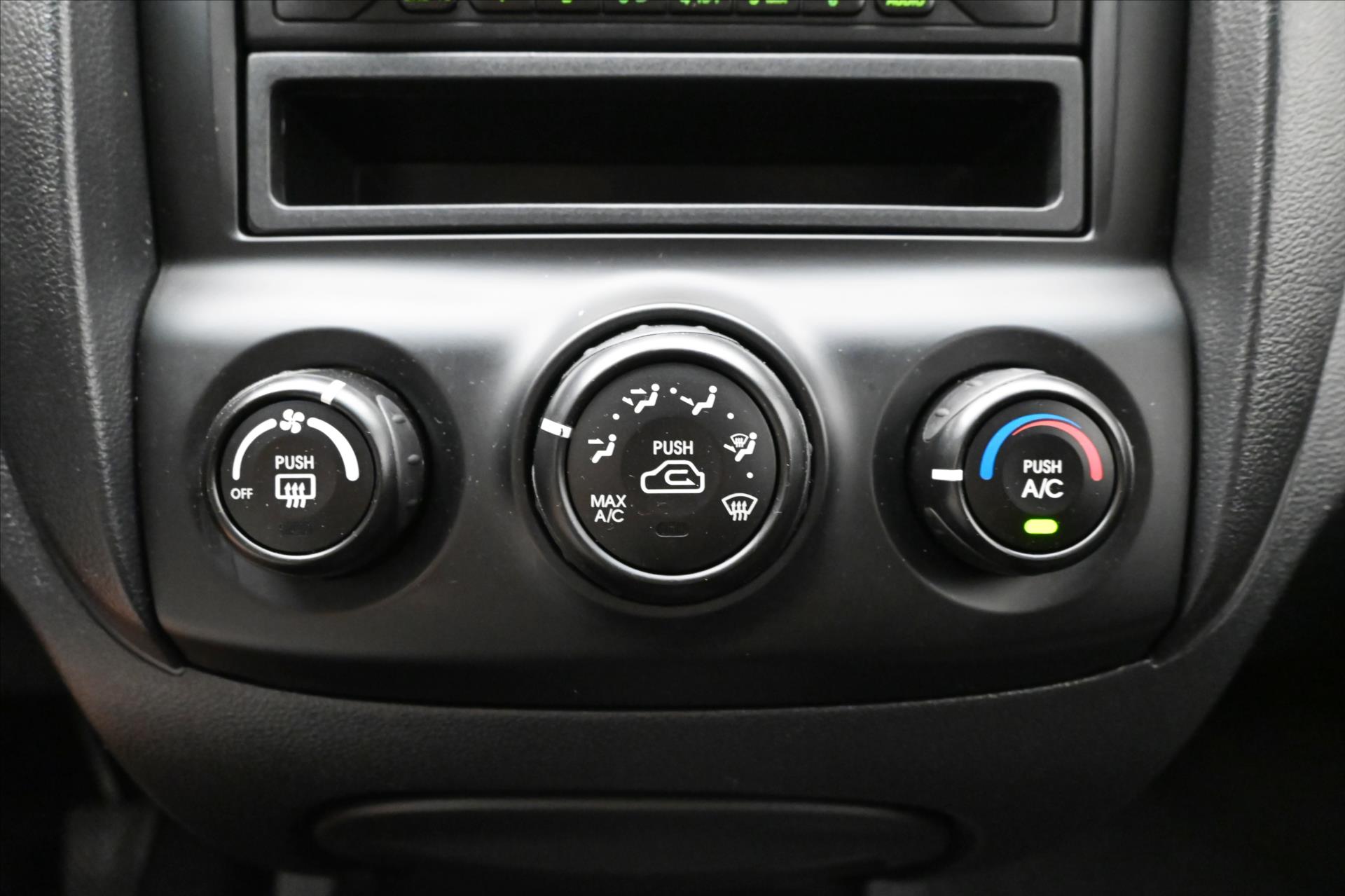 Main photo of the car Kia Sportage 2.0 i 104 kW Towable (20)