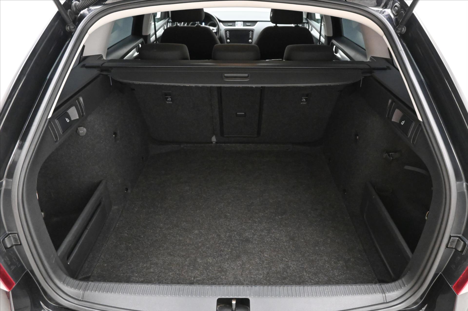 Hlavní fotografie vozu Škoda Octavia 2,0 TDI 110kW Tažné DSG Záruka až 5 let (11)