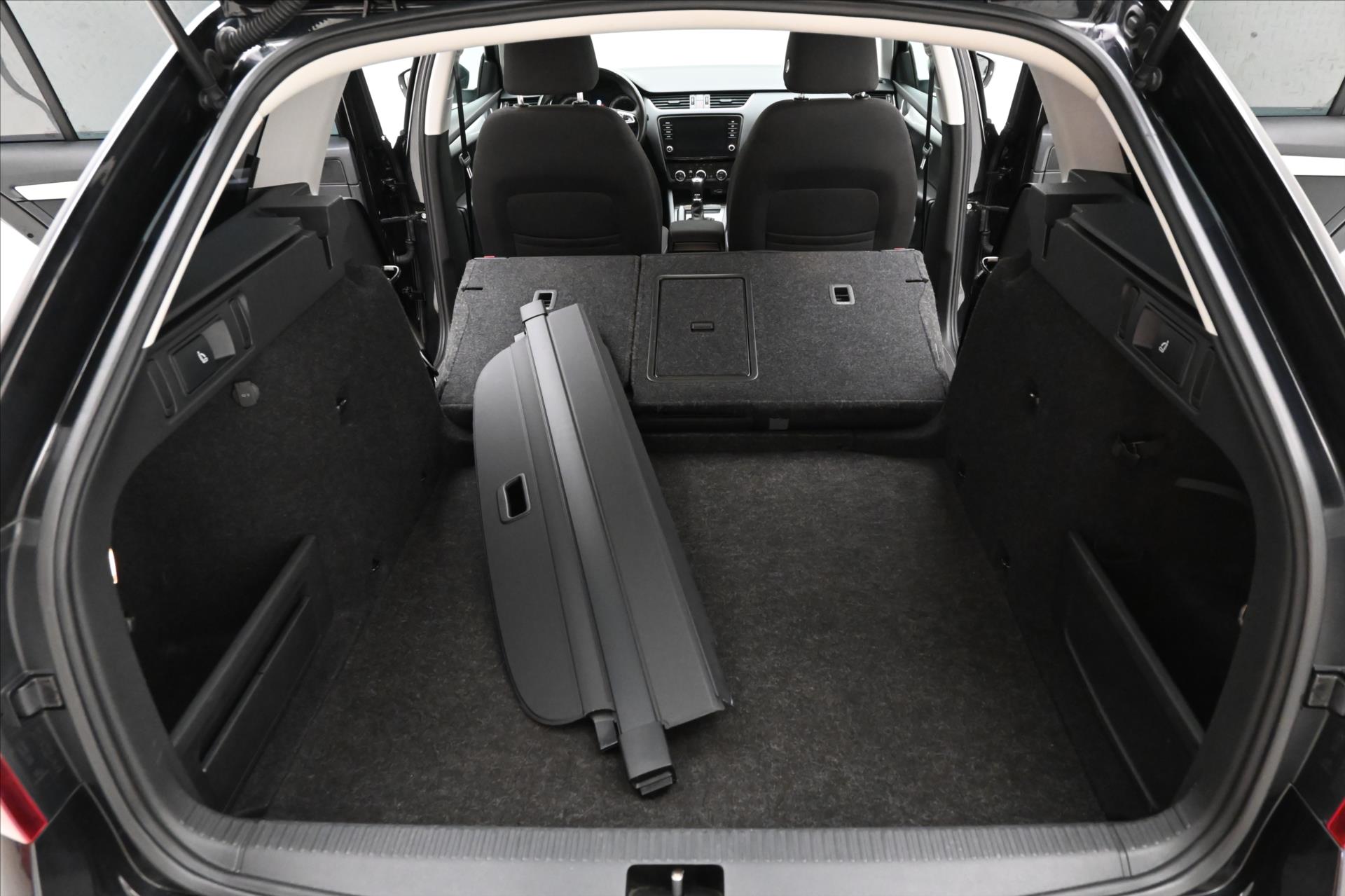 Hlavní fotografie vozu Škoda Octavia 2,0 TDI 110kW Tažné DSG Záruka až 5 let (12)