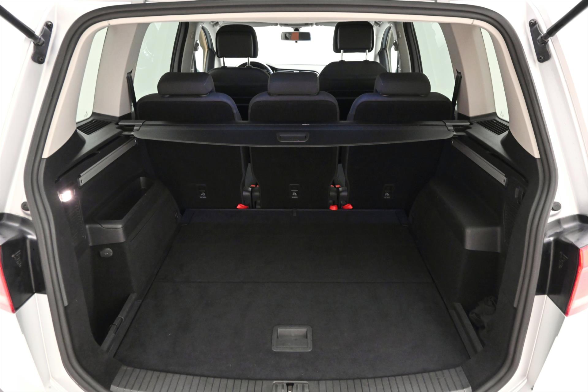 Main photo of the car Volkswagen Touran 2.0 TDI 110kW DSG Warranty up to 5 years (10)