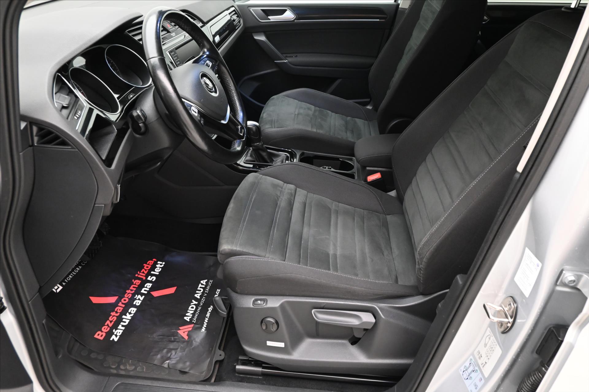 Main photo of the car Volkswagen Touran 2.0 TDI 110kW DSG Warranty up to 5 years (13)