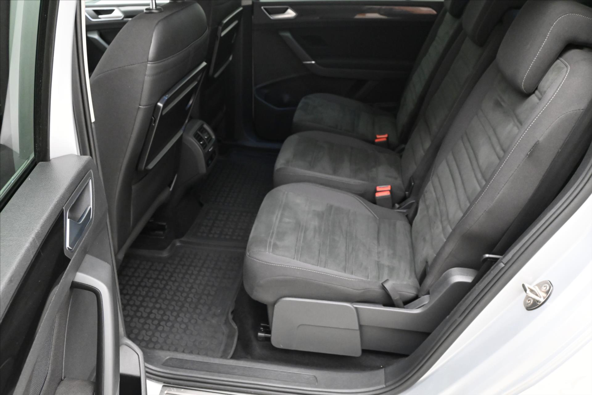 Main photo of the car Volkswagen Touran 2.0 TDI 110kW DSG Warranty up to 5 years (14)