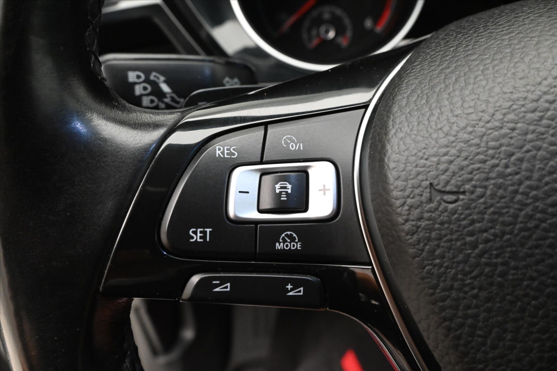 Main photo of the car Volkswagen Touran 2.0 TDI 110kW DSG Warranty up to 5 years (22)