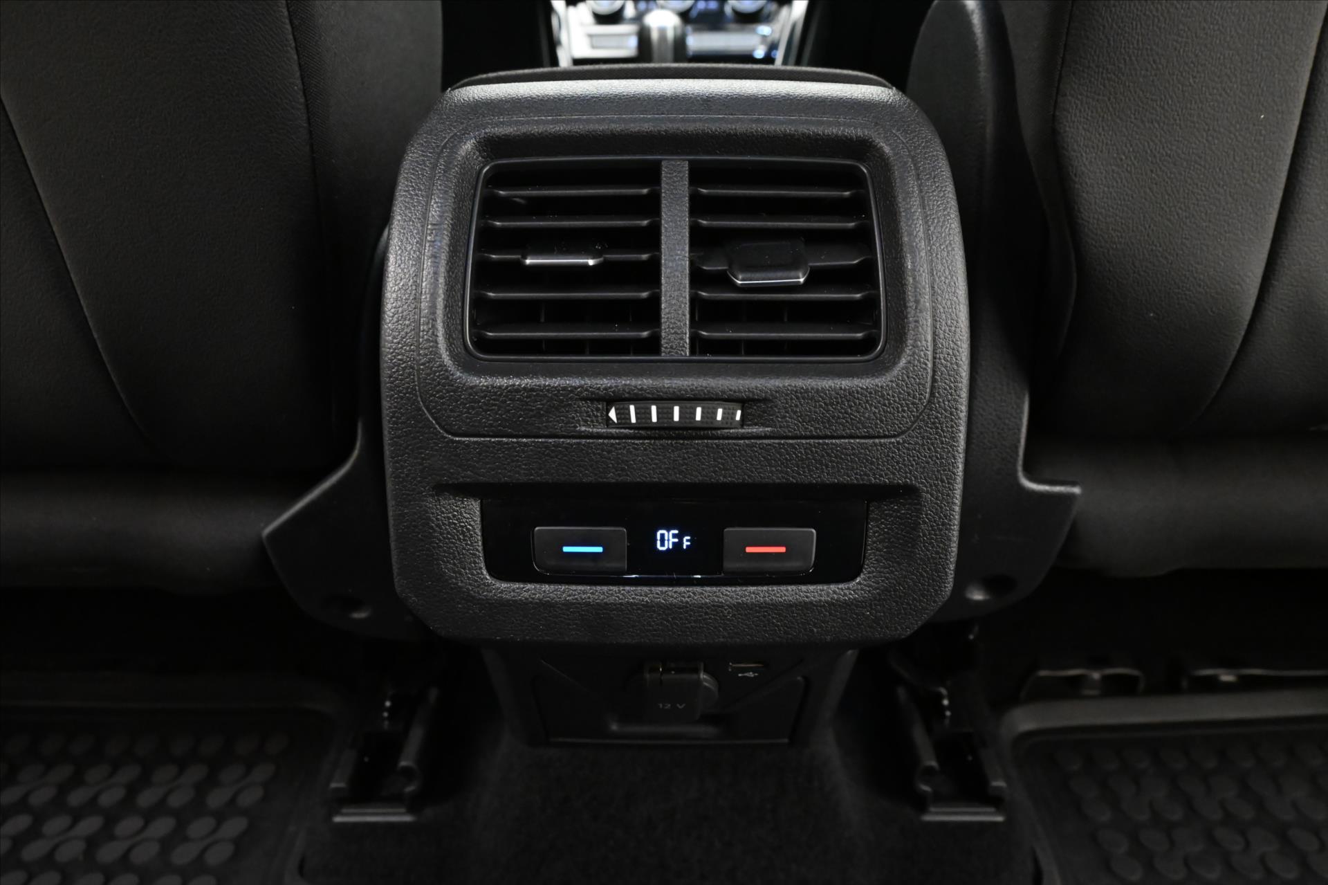 Main photo of the car Volkswagen Touran 2.0 TDI 110kW DSG Warranty up to 5 years (23)