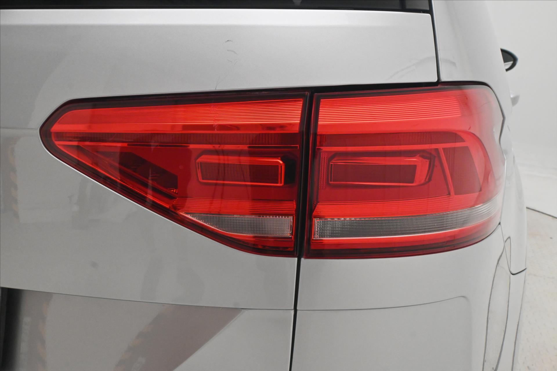 Main photo of the car Volkswagen Touran 2.0 TDI 110kW DSG Warranty up to 5 years (29)