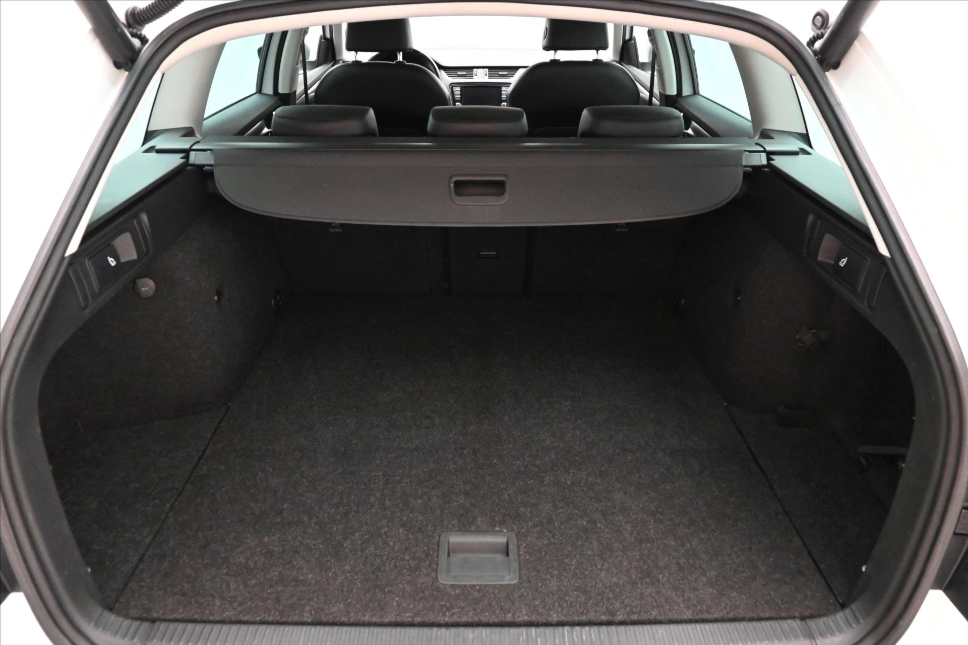 Hlavní fotografie vozu Škoda Octavia 2,0 TDI 135kW SCOUT DSG 4x4 Záruka až 5 let (11)