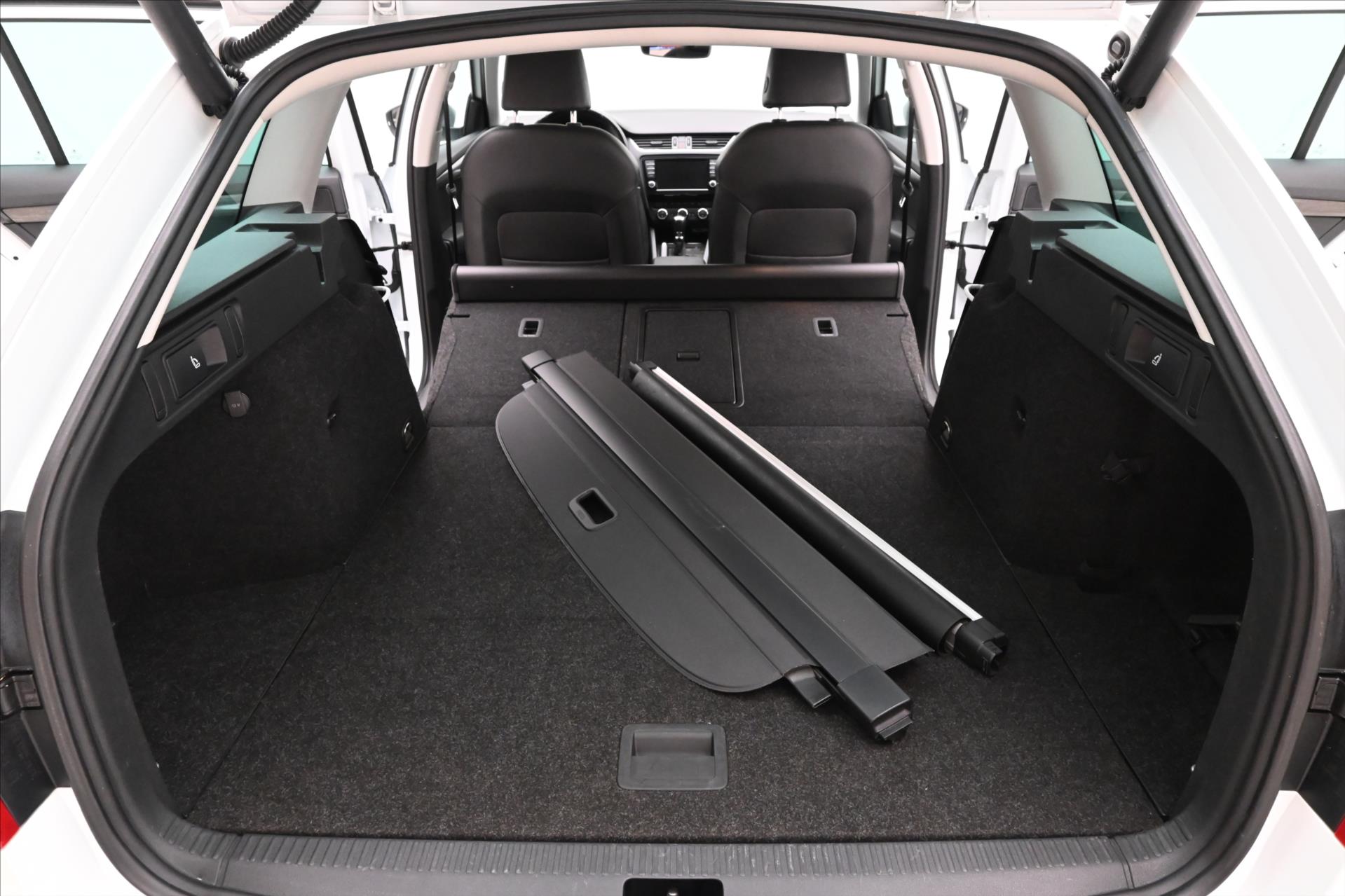 Hlavní fotografie vozu Škoda Octavia 2,0 TDI 135kW SCOUT DSG 4x4 Záruka až 5 let (12)