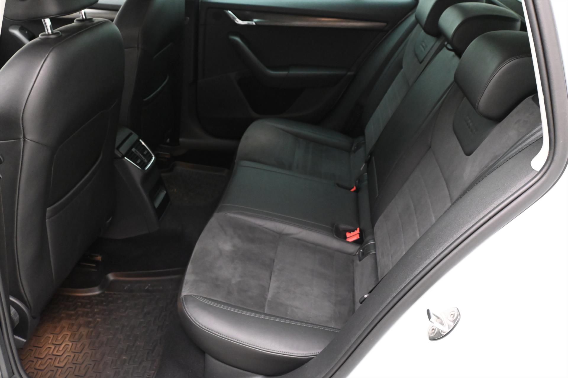 Hlavní fotografie vozu Škoda Octavia 2,0 TDI 135kW SCOUT DSG 4x4 Záruka až 5 let (15)