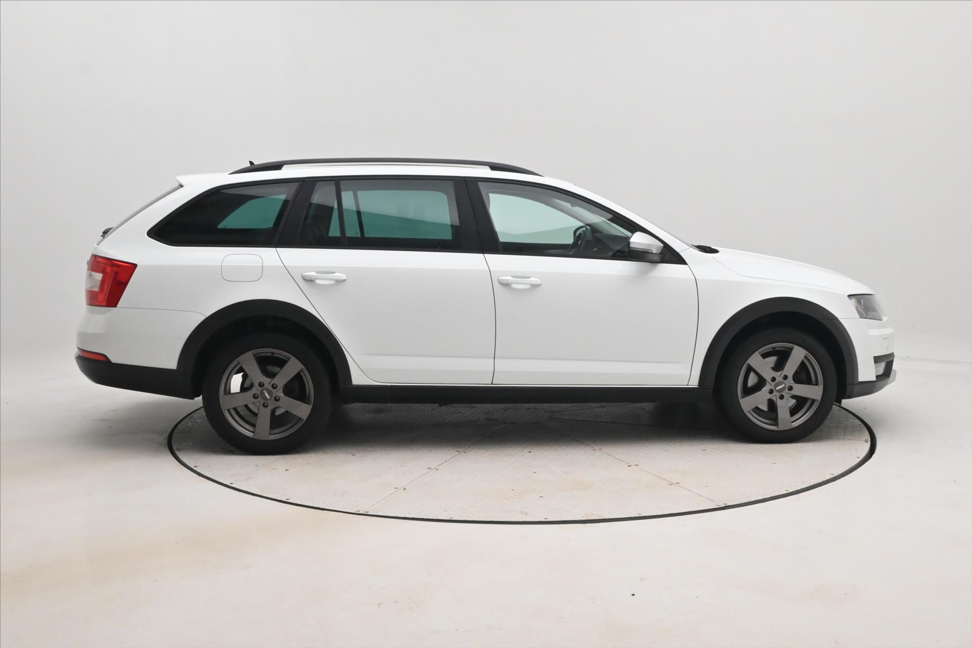 Hlavní fotografie vozu Škoda Octavia 2,0 TDI 135kW SCOUT DSG 4x4 Záruka až 5 let (5)
