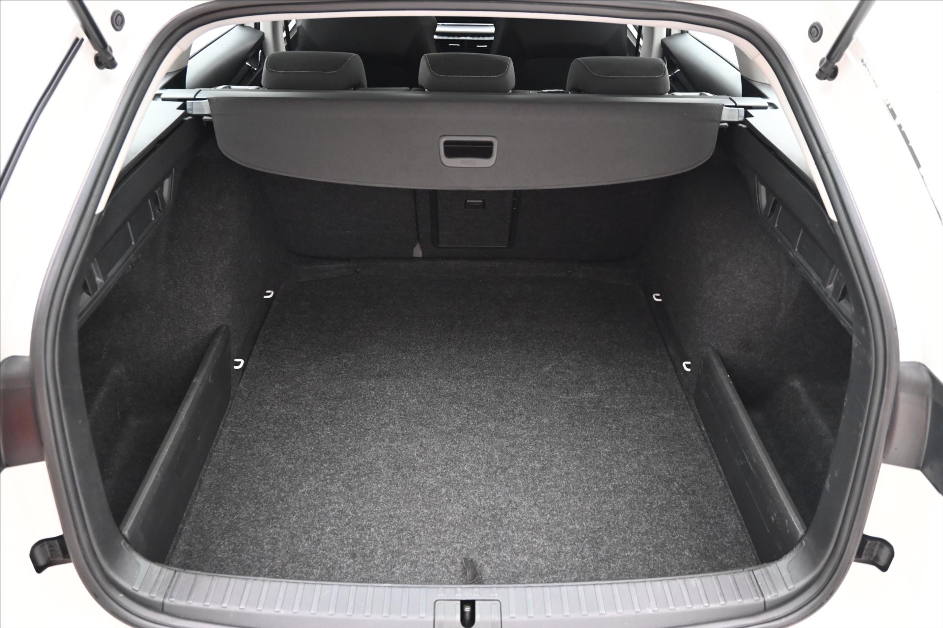 Hlavní fotografie vozu Škoda Octavia 2,0 TDI 110kW DSG Ambition Záruka až 5 let (10)