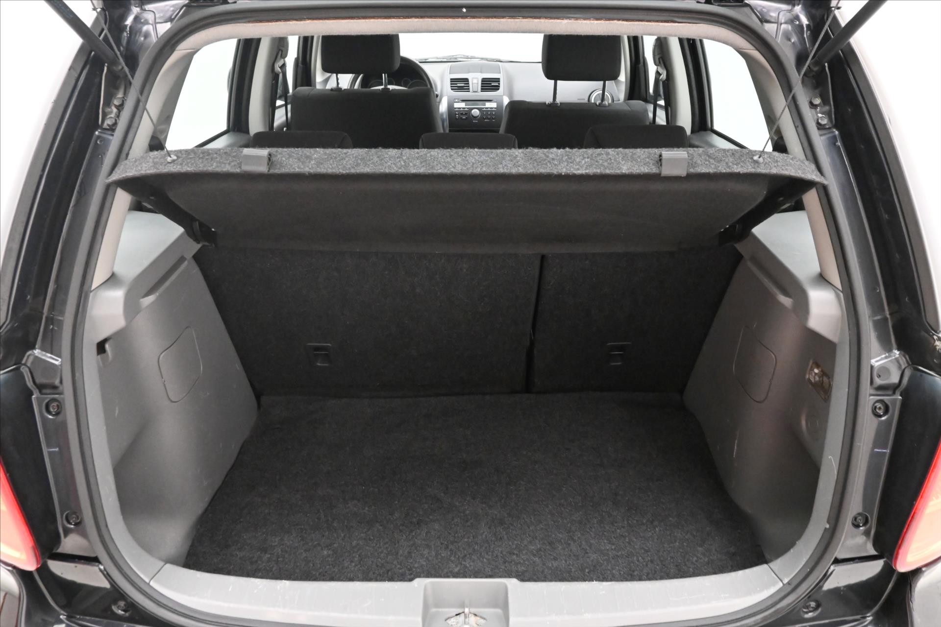 Hlavní fotografie vozu Suzuki SX4 1,6 88kW 4x4 Tažné Nová STK (10)