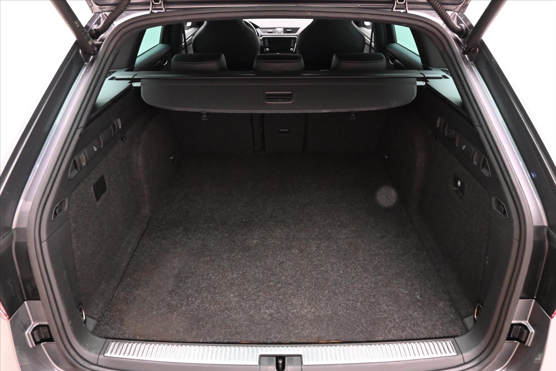 Hlavní fotografie vozu Škoda Superb 1,4 TSI 115kW iV DSG Sportline SoH 98% Záruka až 5 let (10)