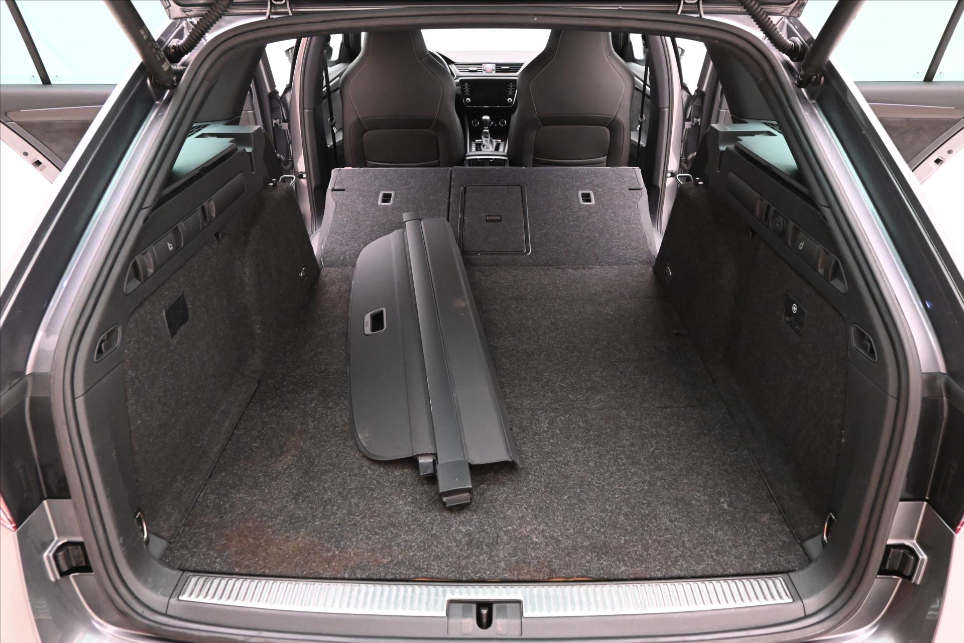 Hlavní fotografie vozu Škoda Superb 1,4 TSI 115kW iV DSG Sportline SoH 98% Záruka až 5 let (11)