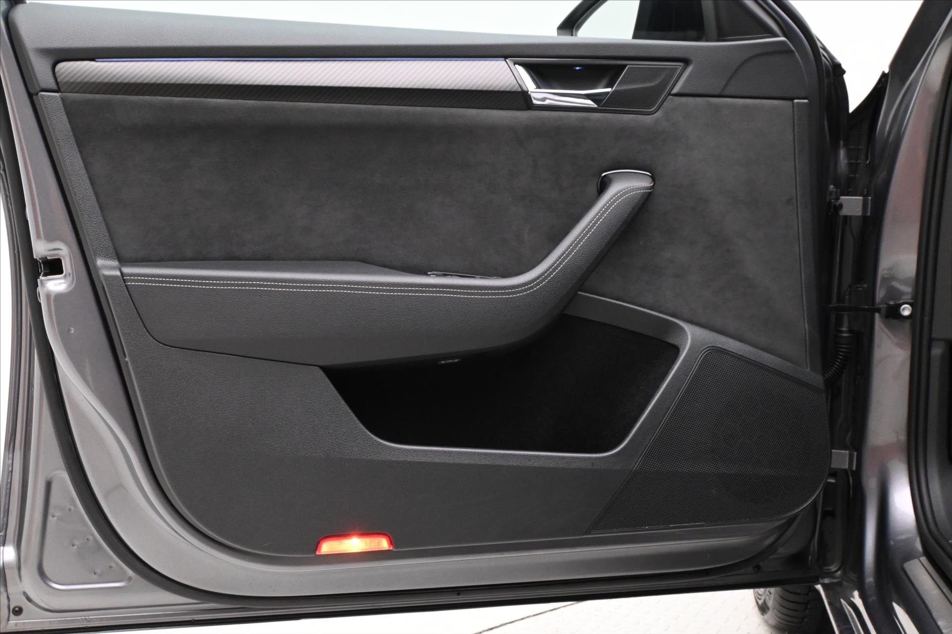 Hlavní fotografie vozu Škoda Superb 1,4 TSI 115kW iV DSG Sportline SoH 98% Záruka až 5 let (25)