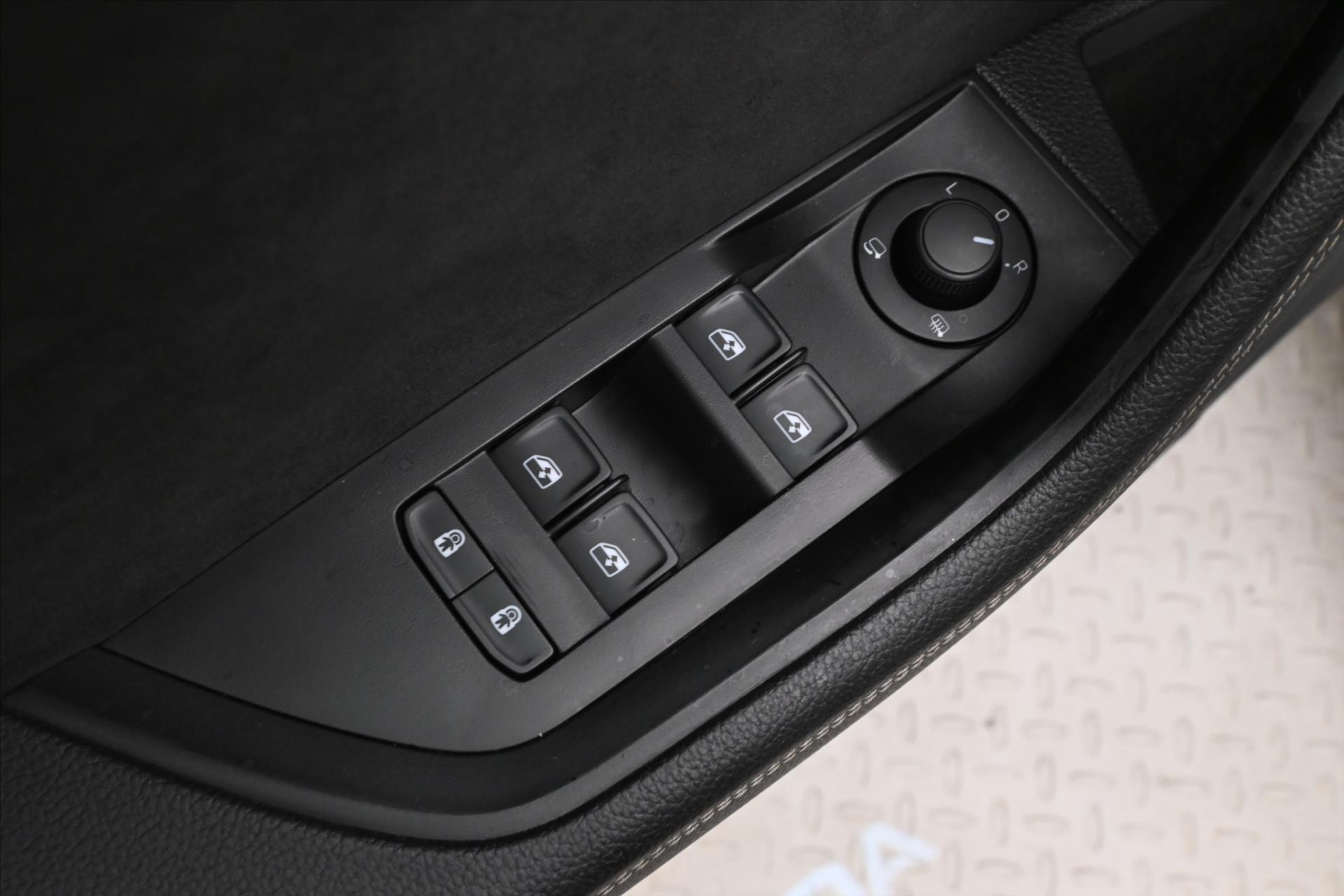 Hlavní fotografie vozu Škoda Superb 1,4 TSI 115kW iV DSG Sportline SoH 98% Záruka až 5 let (26)