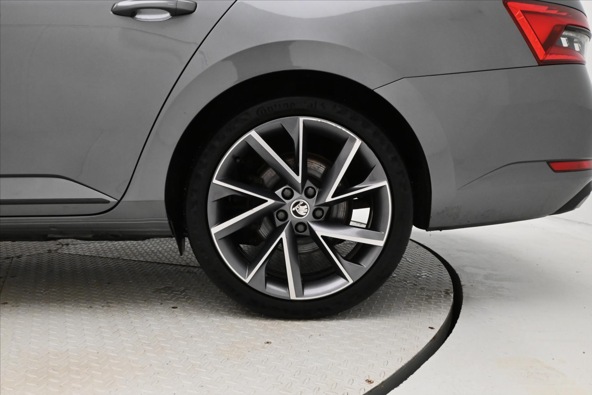 Hlavní fotografie vozu Škoda Superb 1,4 TSI 115kW iV DSG Sportline SoH 98% Záruka až 5 let (32)