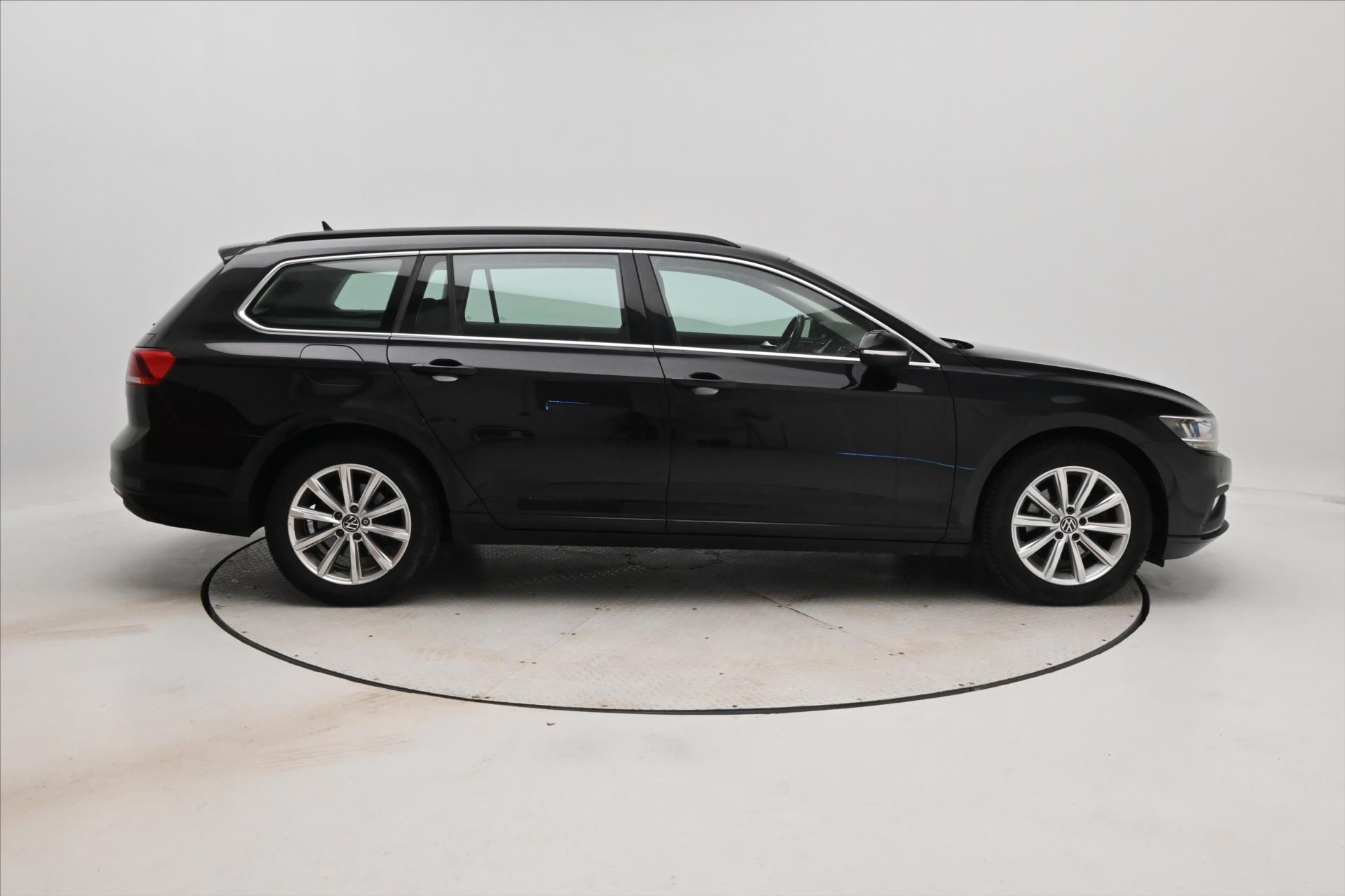 Hlavní fotografie vozu Volkswagen Passat 1,5 TSI 110kW DSG Business Plus Záruka až 5 let (4)