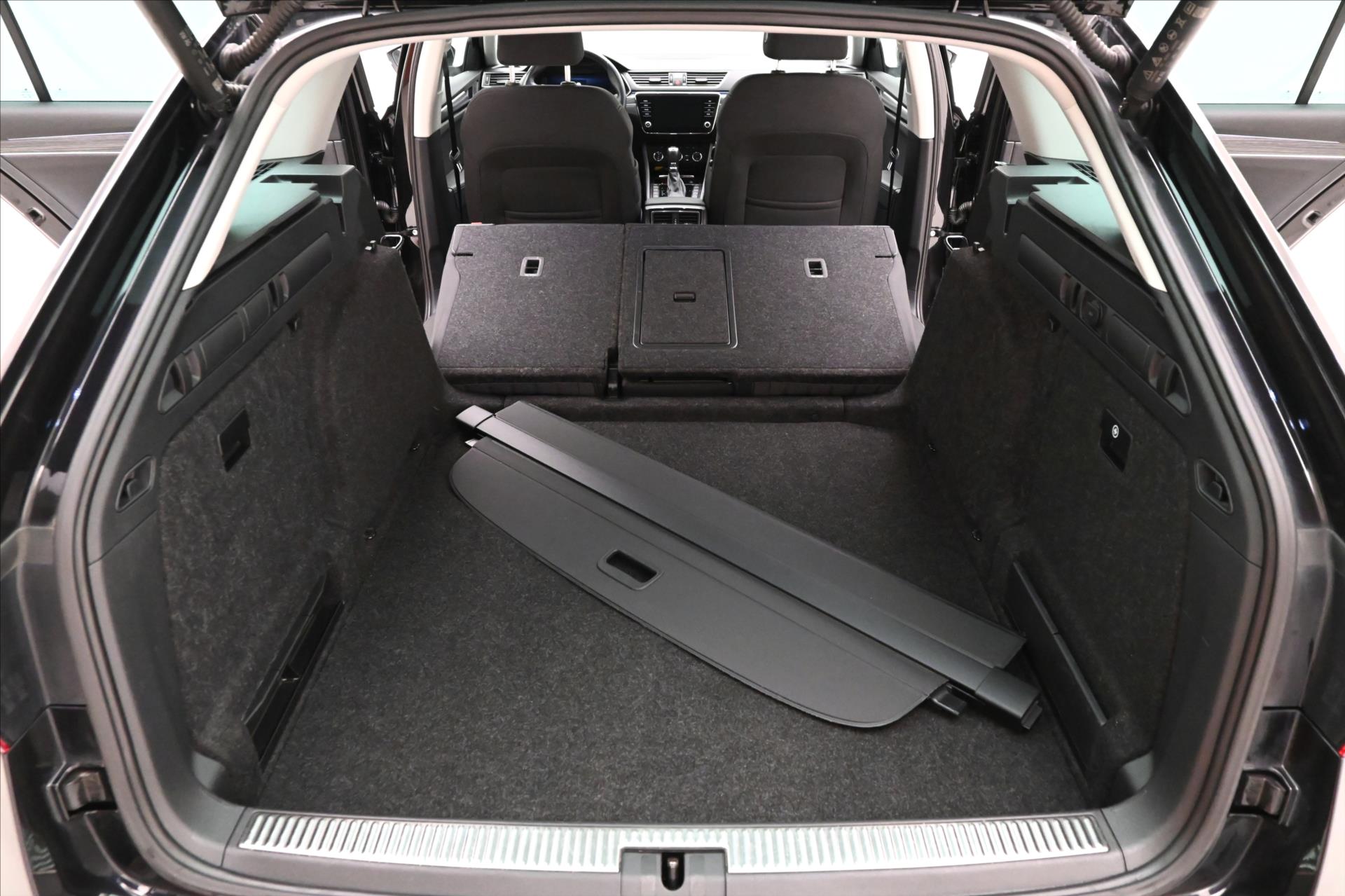 Hlavní fotografie vozu Škoda Superb 2,0 TDI 110kW Style DSG Záruka až 5 let (11)