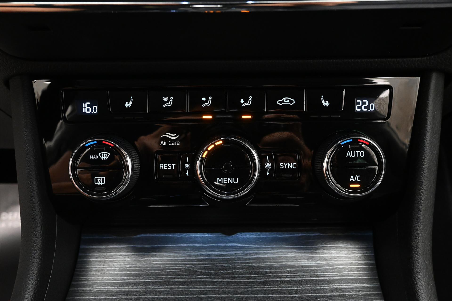 Hlavní fotografie vozu Škoda Superb 2,0 TDI 110kW Style DSG Záruka až 5 let (20)