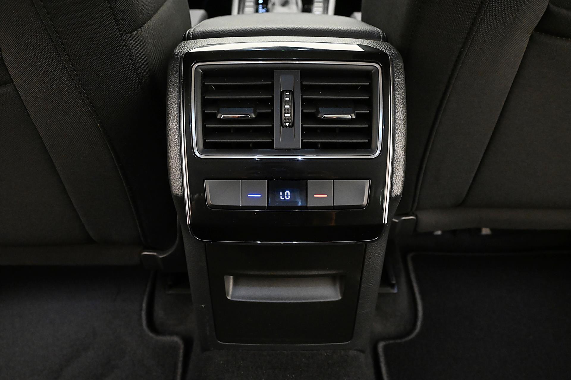 Hlavní fotografie vozu Škoda Superb 2,0 TDI 110kW Style DSG Záruka až 5 let (21)