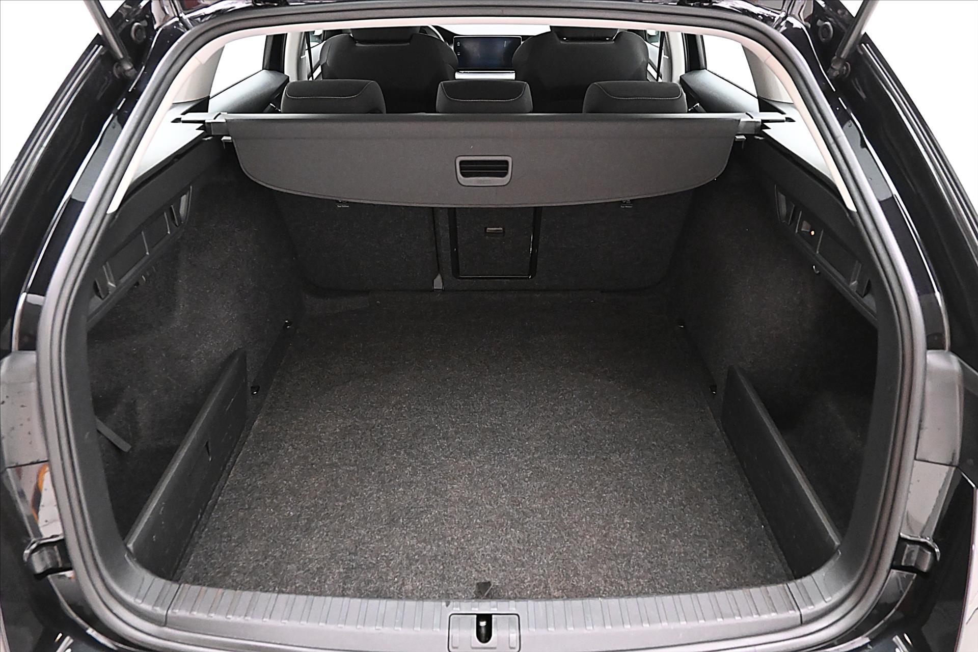 Main photo of the car Skoda Octavia 1.0 TSI 81kW M-HEV DSG Warranty up to 5 years (10)