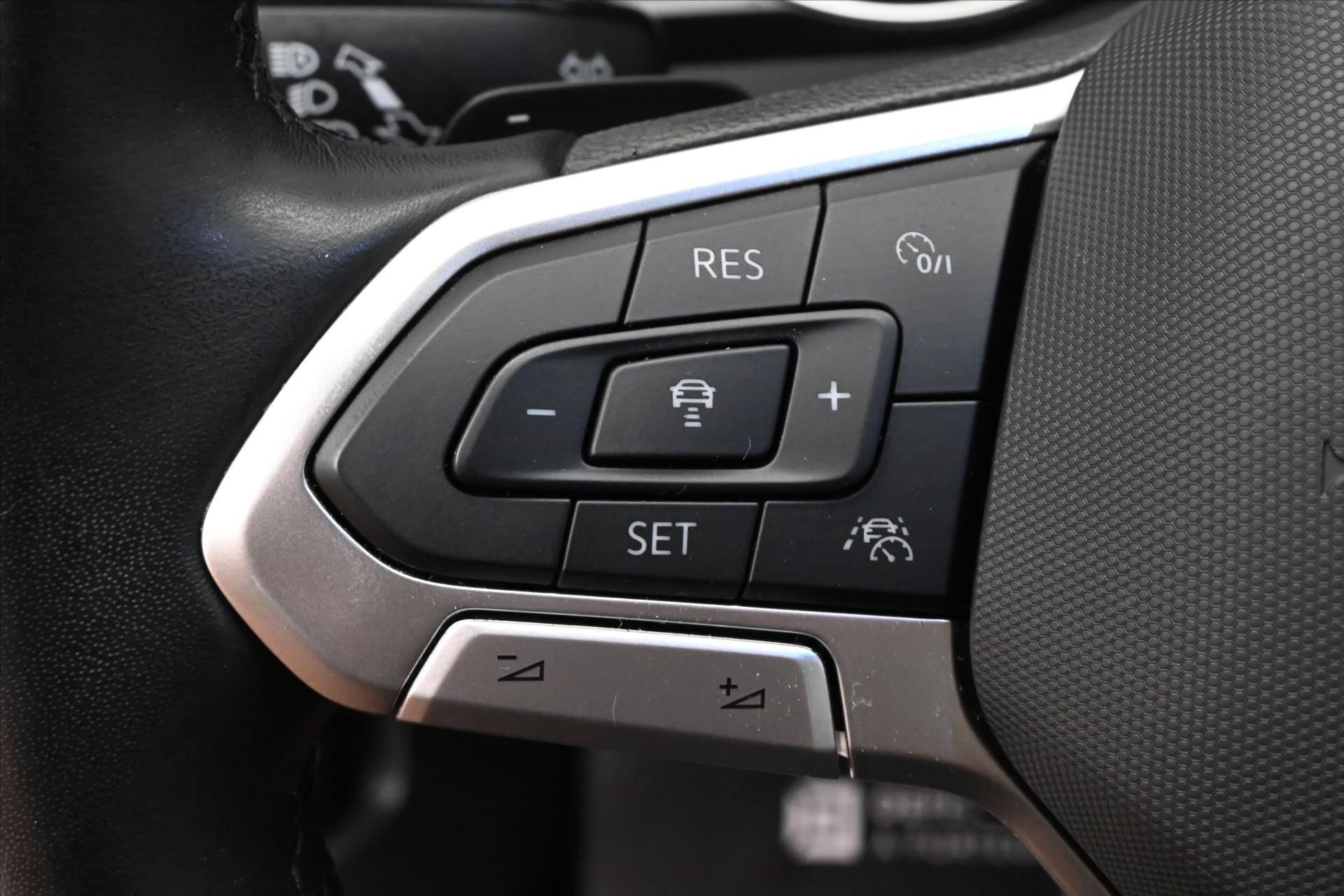 Hlavní fotografie vozu Volkswagen Passat 2,0 TDI 147kW DSG Business Záruka až 5 let (25)