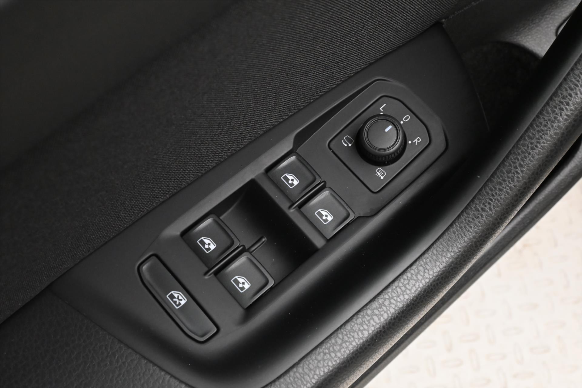 Hlavní fotografie vozu Volkswagen Passat 2,0 TDI 147kW DSG Business Záruka až 5 let (27)