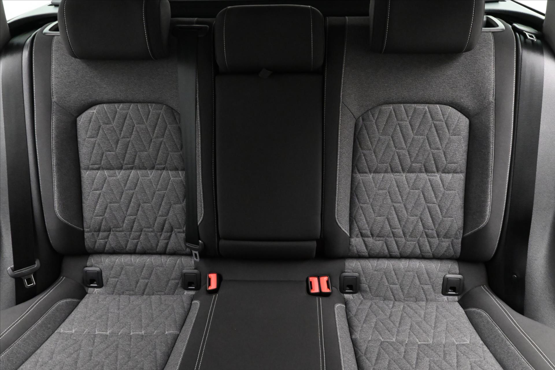 Hlavní fotografie vozu Volkswagen Passat 2,0 TDI 147kW DSG Business Záruka až 5 let (28)