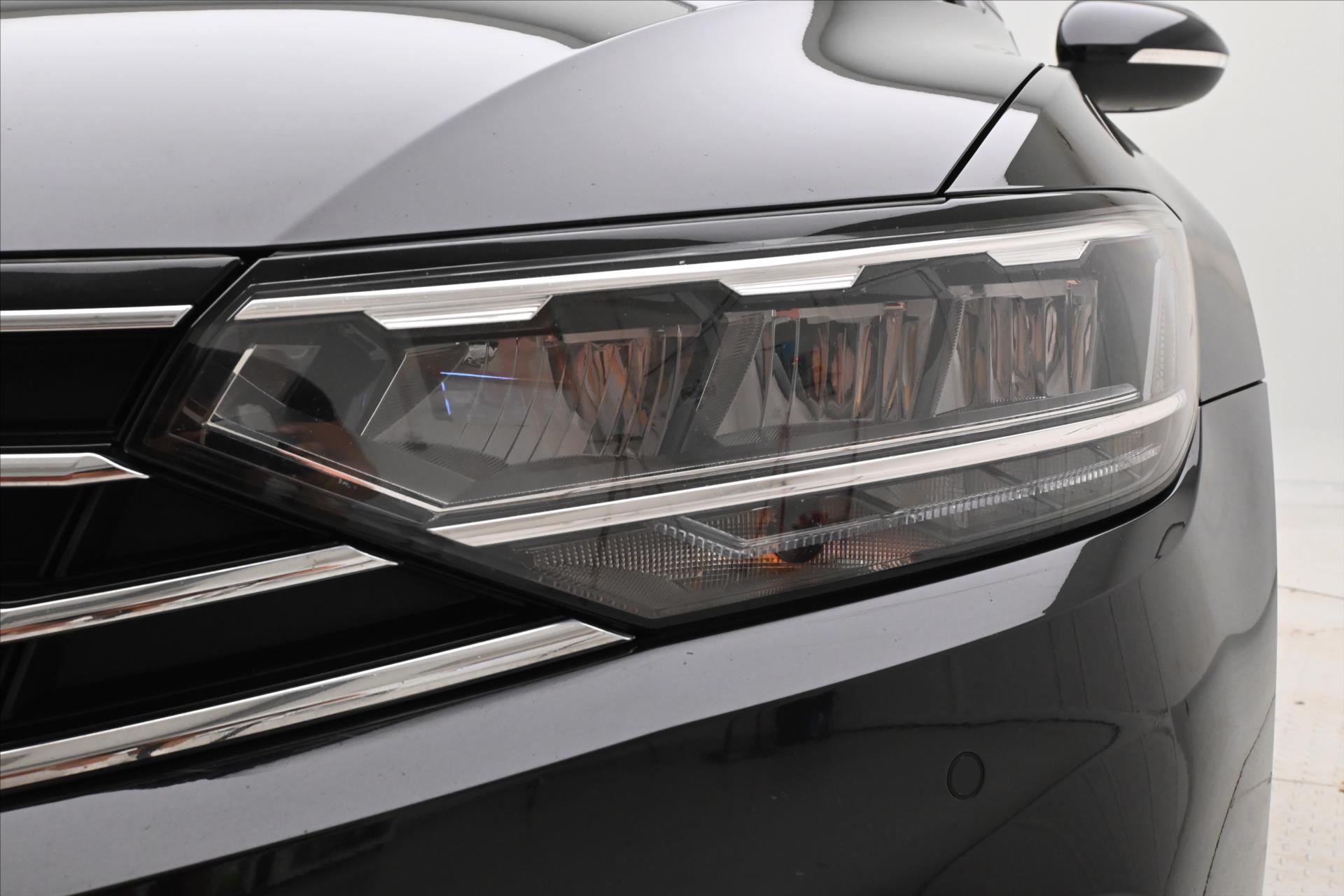 Hlavní fotografie vozu Volkswagen Passat 2,0 TDI 147kW DSG Business Záruka až 5 let (31)