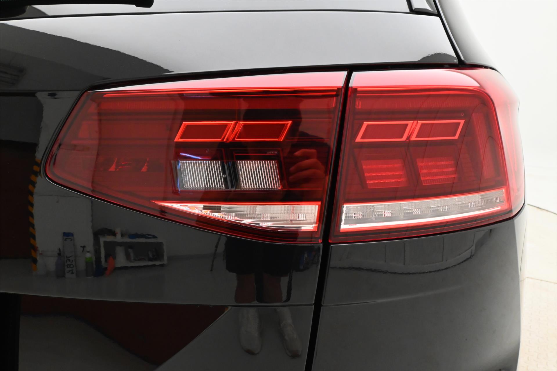 Hlavní fotografie vozu Volkswagen Passat 2,0 TDI 147kW DSG Business Záruka až 5 let (32)