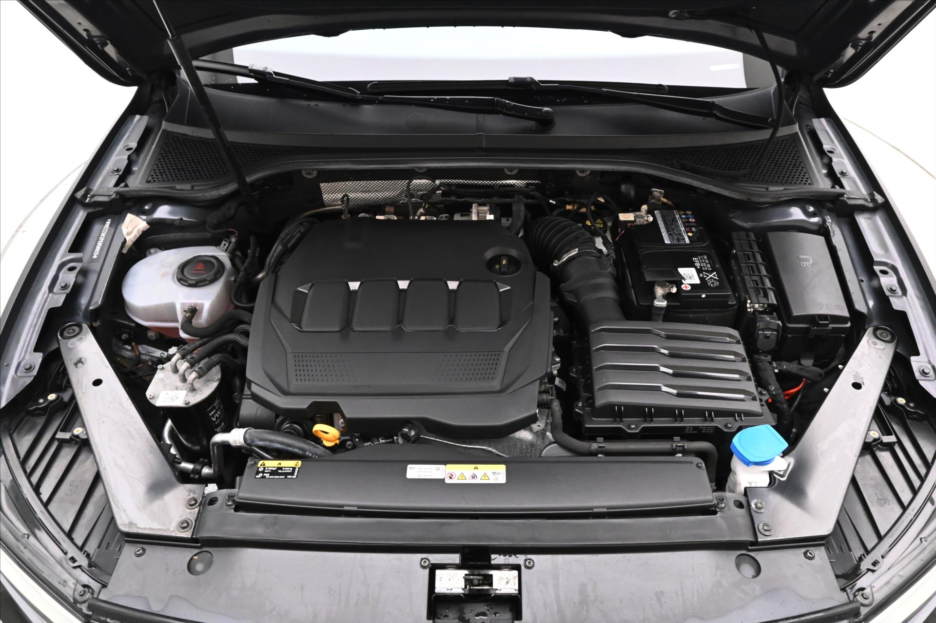 Hlavní fotografie vozu Volkswagen Passat 2,0 TDI 147kW DSG Business Záruka až 5 let (10)