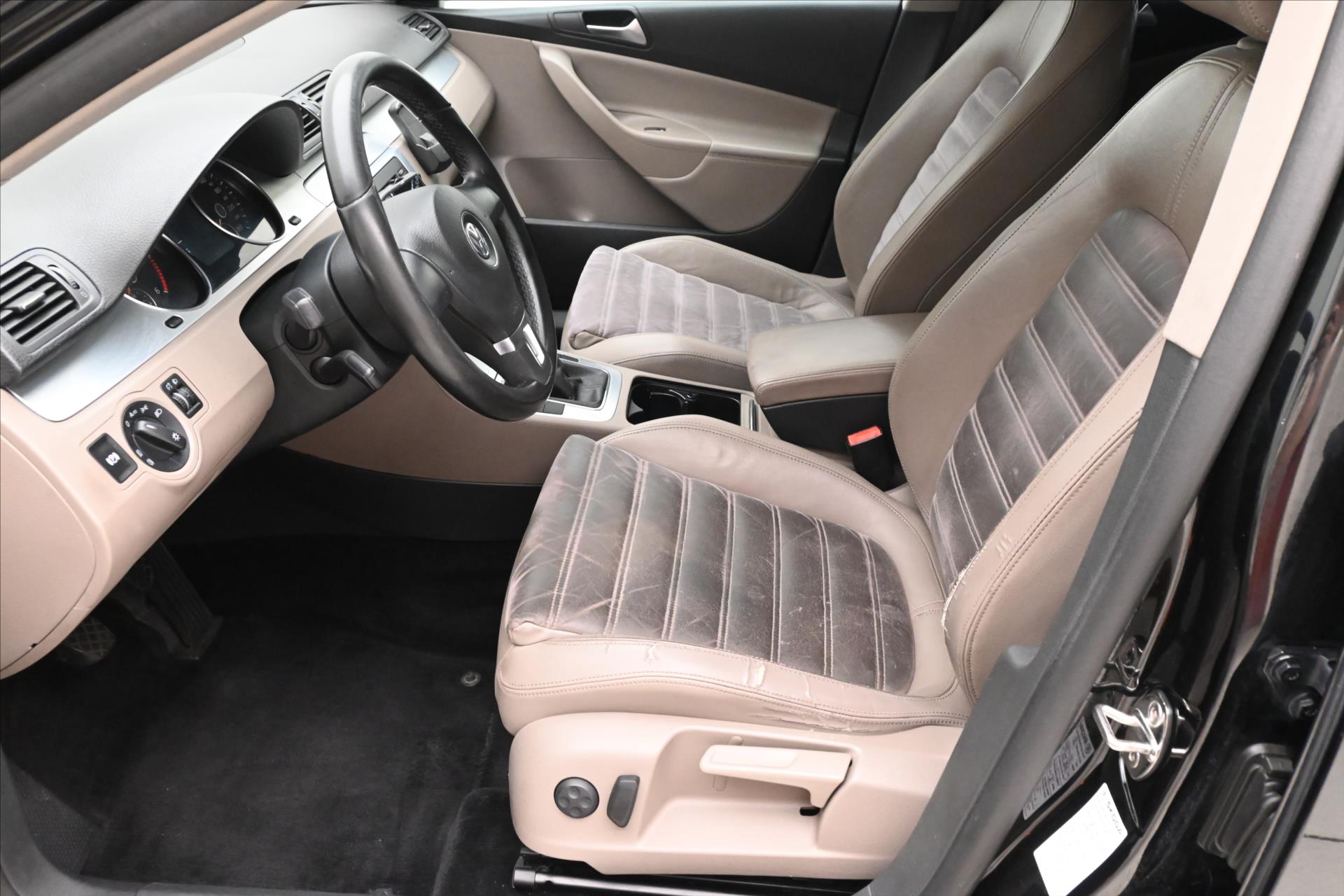 Hlavní fotografie vozu Volkswagen Passat 2,0 103kW NOVÁ STK 4/28 (13)