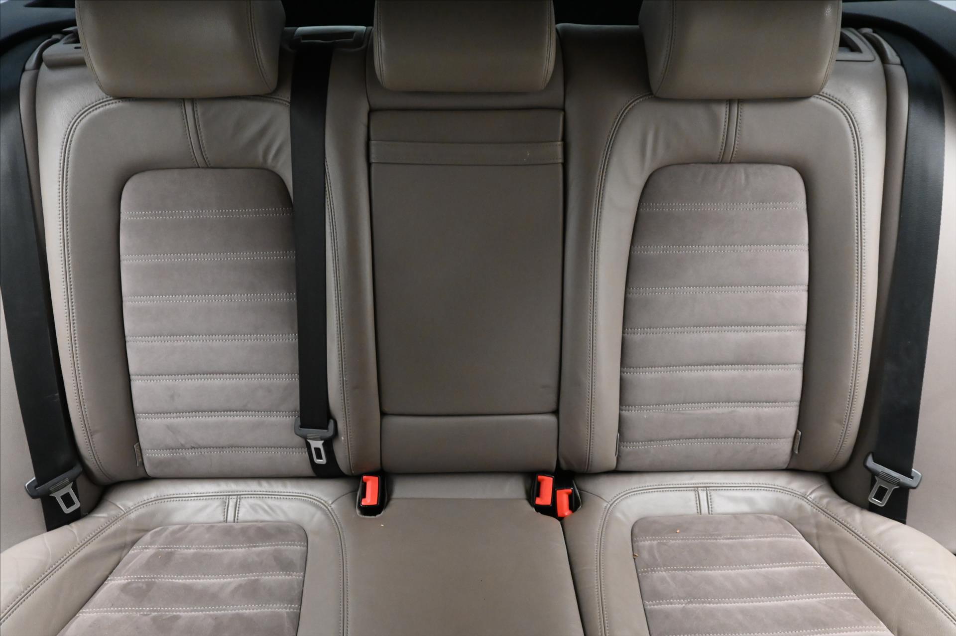 Hlavní fotografie vozu Volkswagen Passat 2,0 103kW NOVÁ STK 4/28 (26)