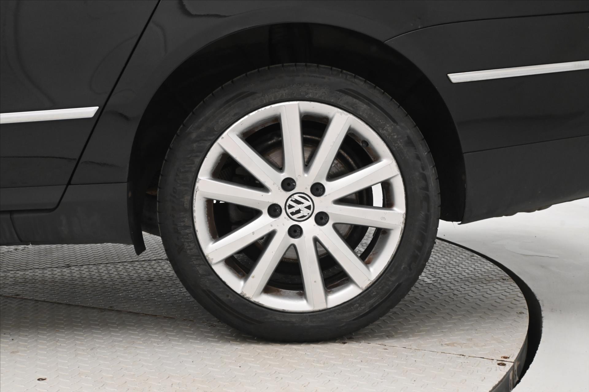 Hlavní fotografie vozu Volkswagen Passat 2,0 103kW NOVÁ STK 4/28 (29)