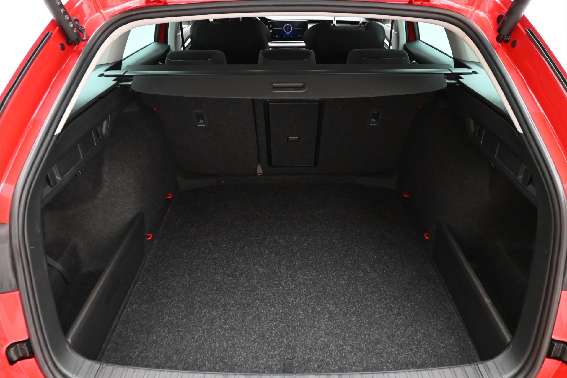 Hlavní fotografie vozu Škoda Octavia 2,0 110kW DSG Ambition Záruka až 5 let (11)