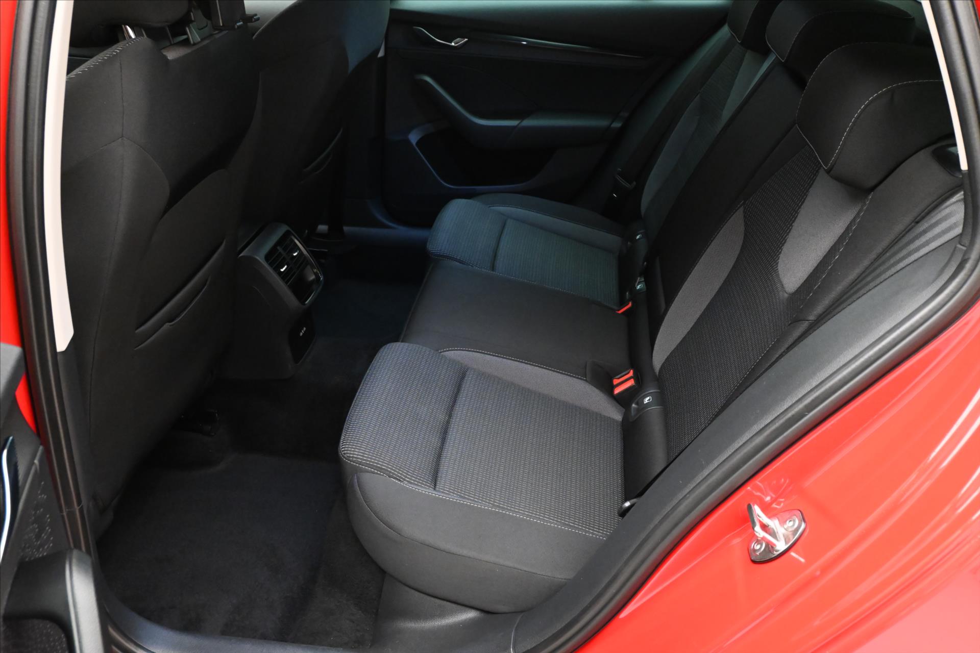Hlavní fotografie vozu Škoda Octavia 2,0 110kW DSG Ambition Záruka až 5 let (14)