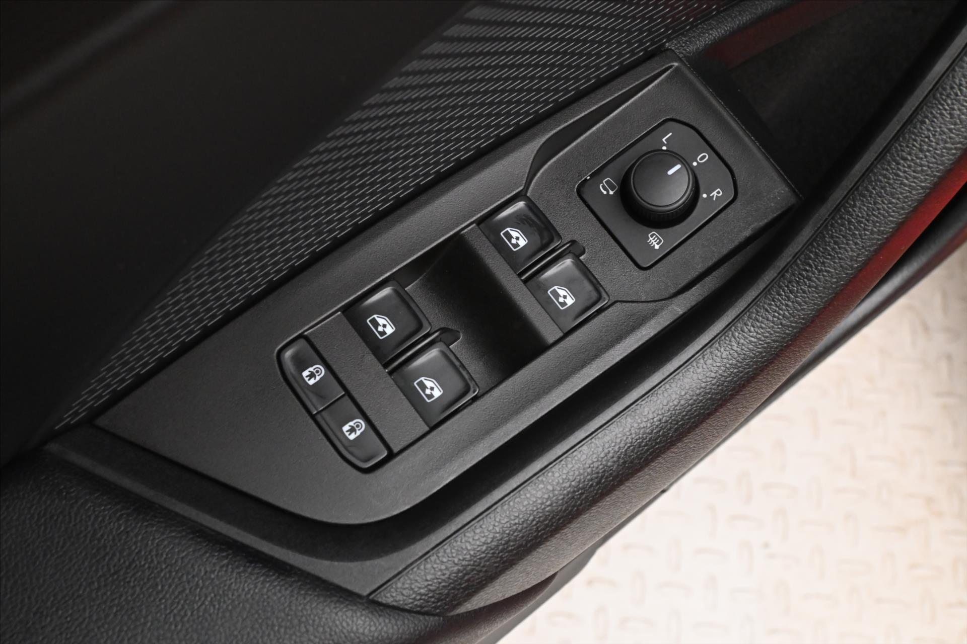 Hlavní fotografie vozu Škoda Octavia 2,0 110kW DSG Ambition Záruka až 5 let (24)