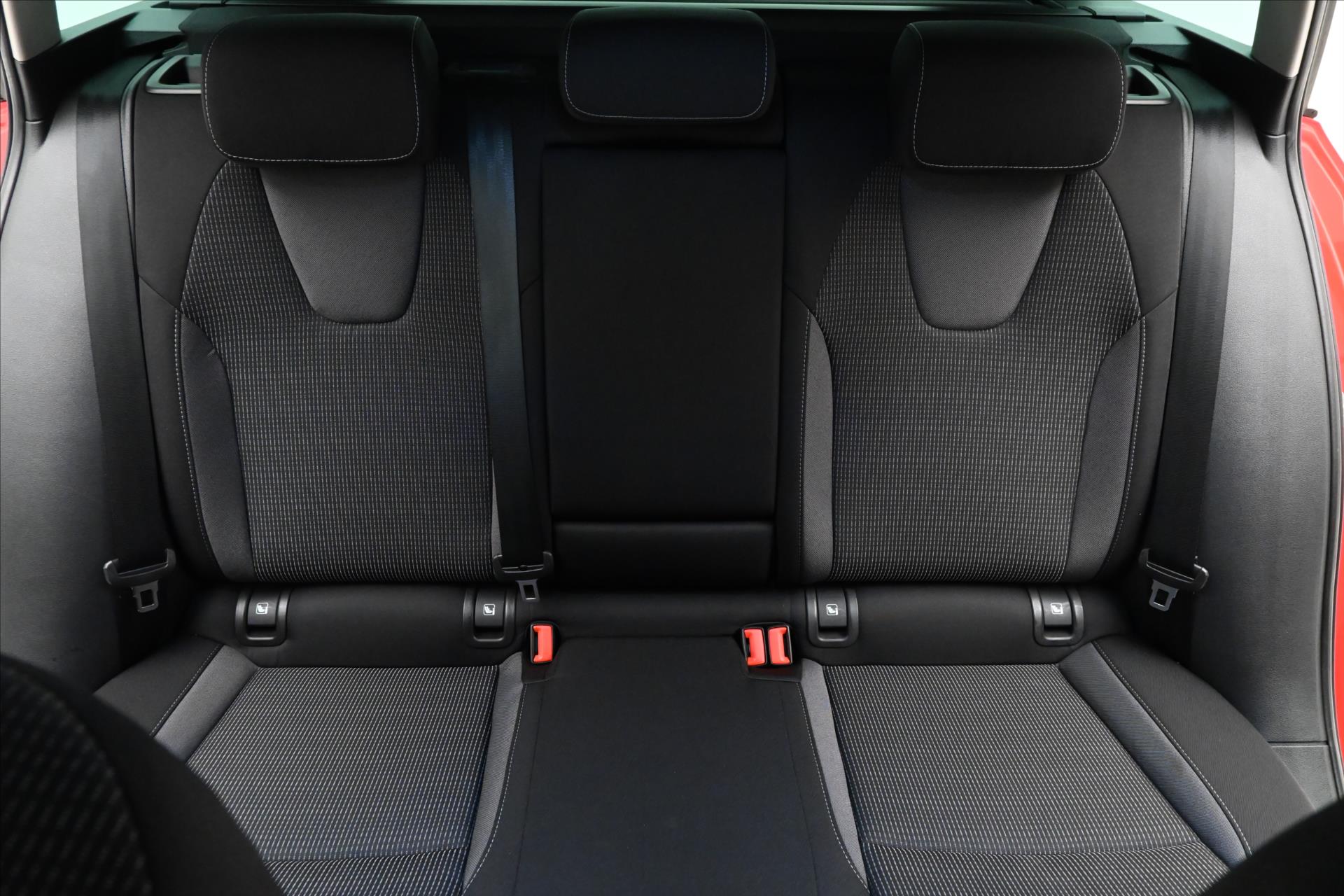 Hlavní fotografie vozu Škoda Octavia 2,0 110kW DSG Ambition Záruka až 5 let (28)