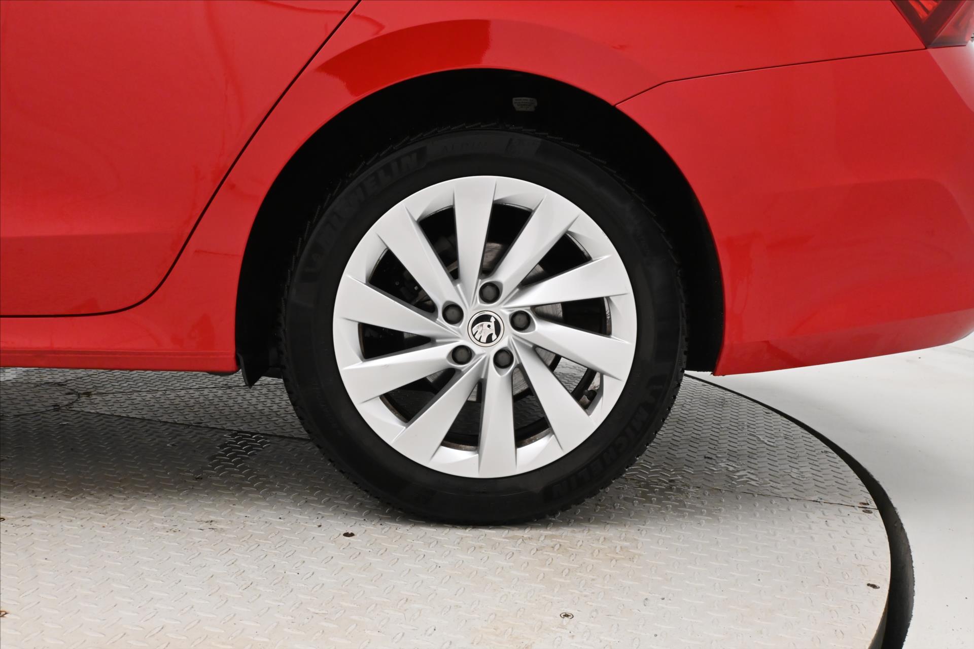 Hlavní fotografie vozu Škoda Octavia 2,0 110kW DSG Ambition Záruka až 5 let (31)
