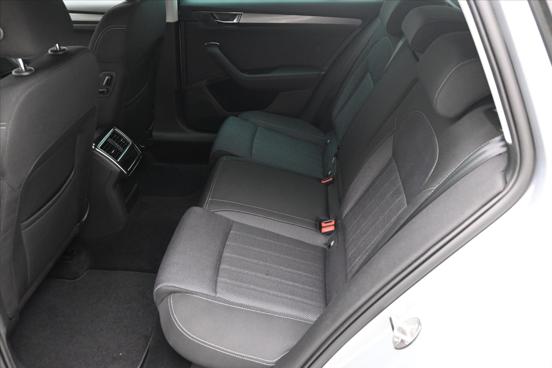 Hlavní fotografie vozu Škoda Superb 2,0 TDI 147 kW DSG 4x4 STYLE Záruka až 5 let (14)