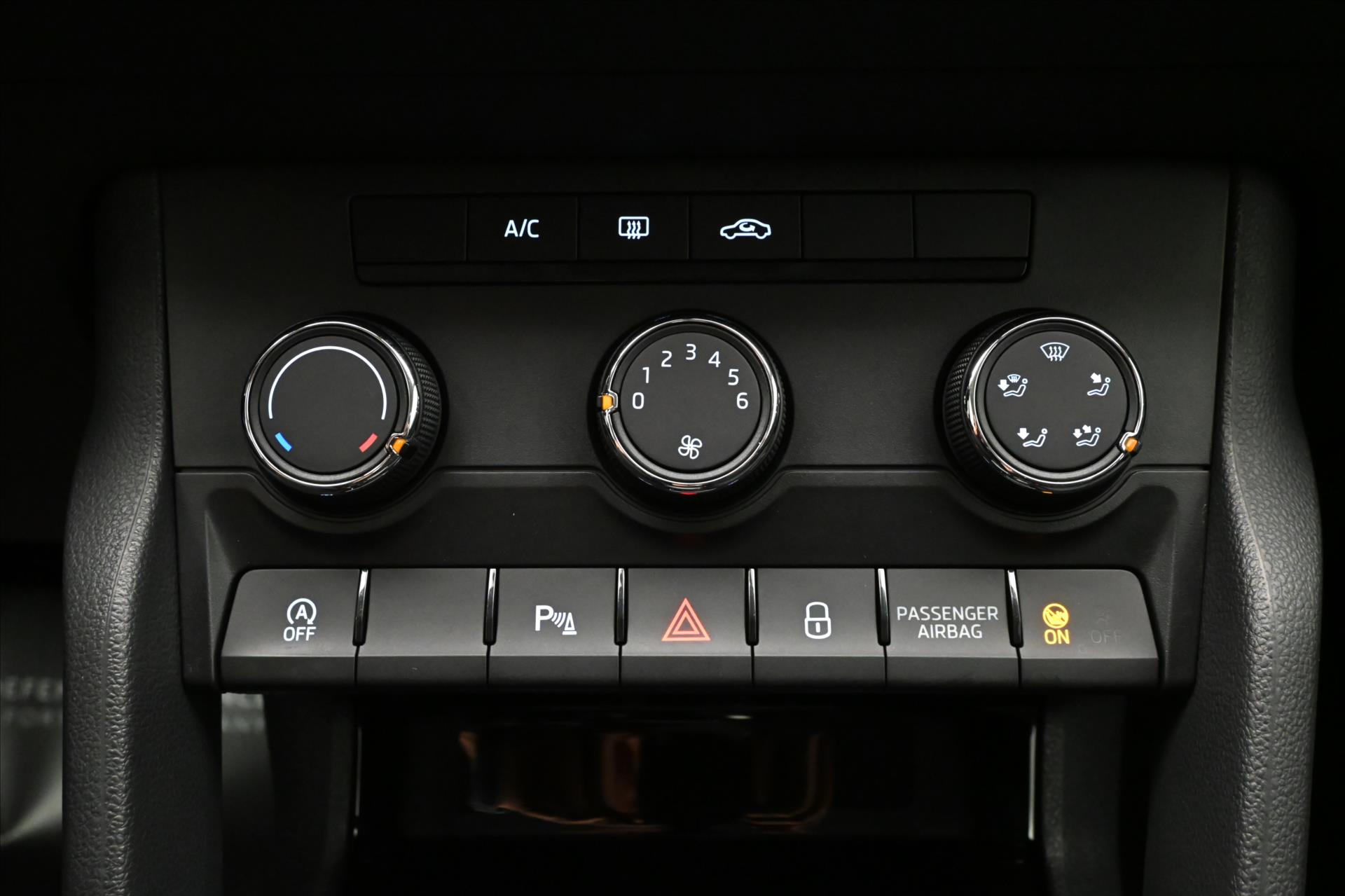 Hlavní fotografie vozu Škoda Karoq 2,0 TDI 110kW 4x4 DSG Ambition Záruka až 5 let (21)
