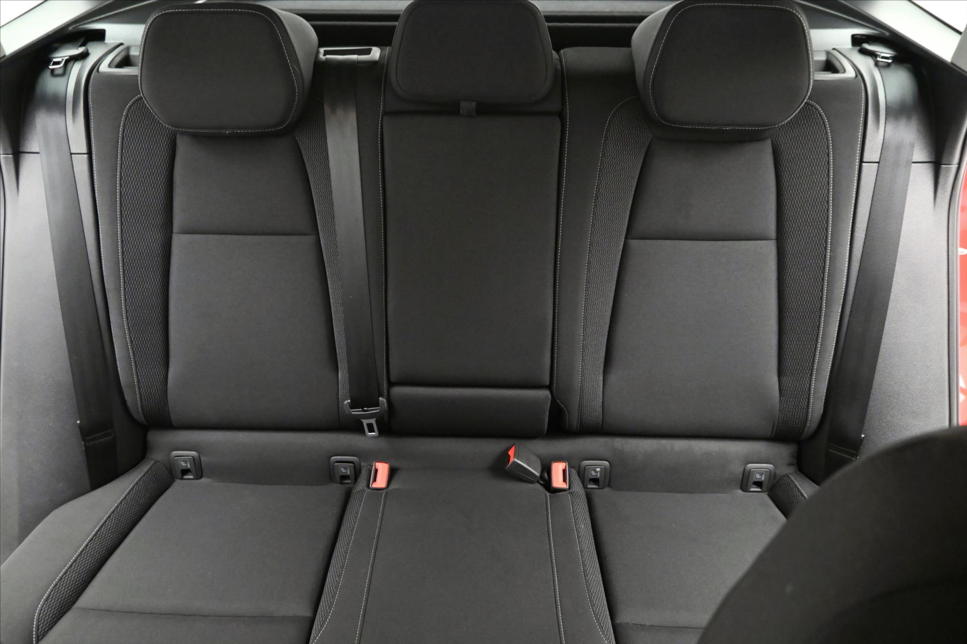 Hlavní fotografie vozu Škoda Karoq 2,0 TDI 110kW 4x4 DSG Ambition Záruka až 5 let (27)