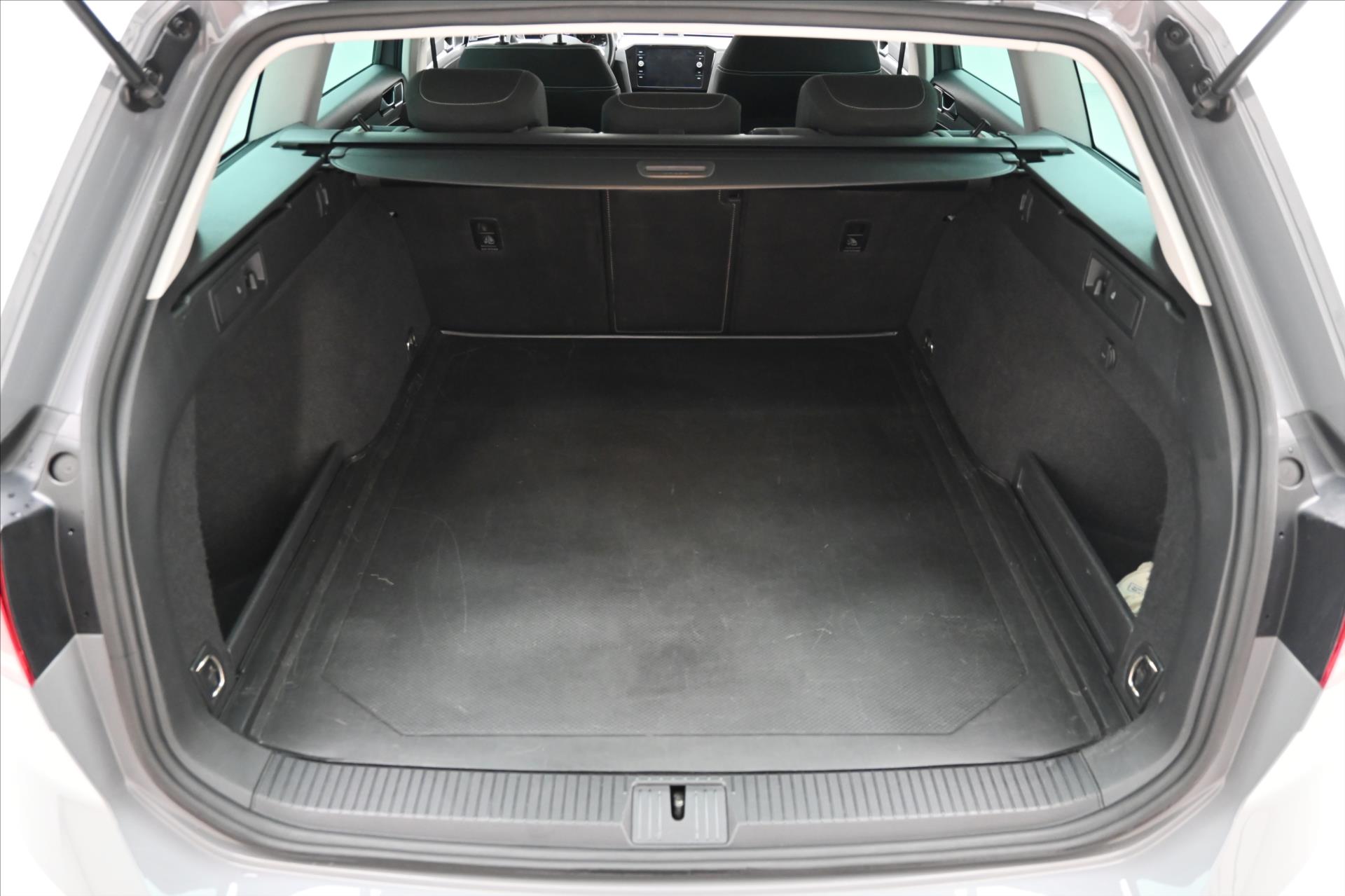 Hlavní fotografie vozu Volkswagen Passat 2,0 TDI 110kW DSG Business Záruka až 5 let (10)