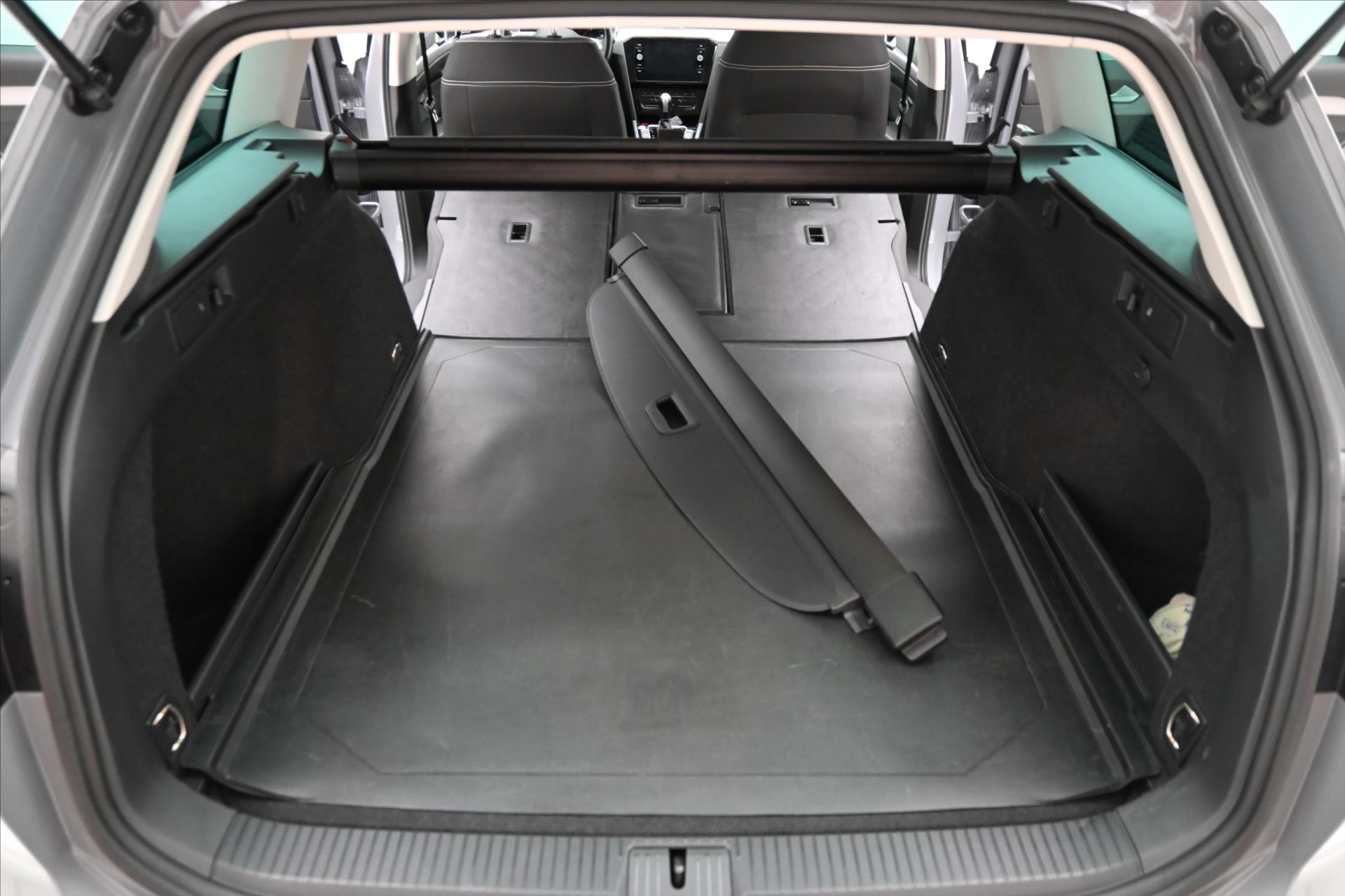 Hlavní fotografie vozu Volkswagen Passat 2,0 TDI 110kW DSG Business Záruka až 5 let (11)