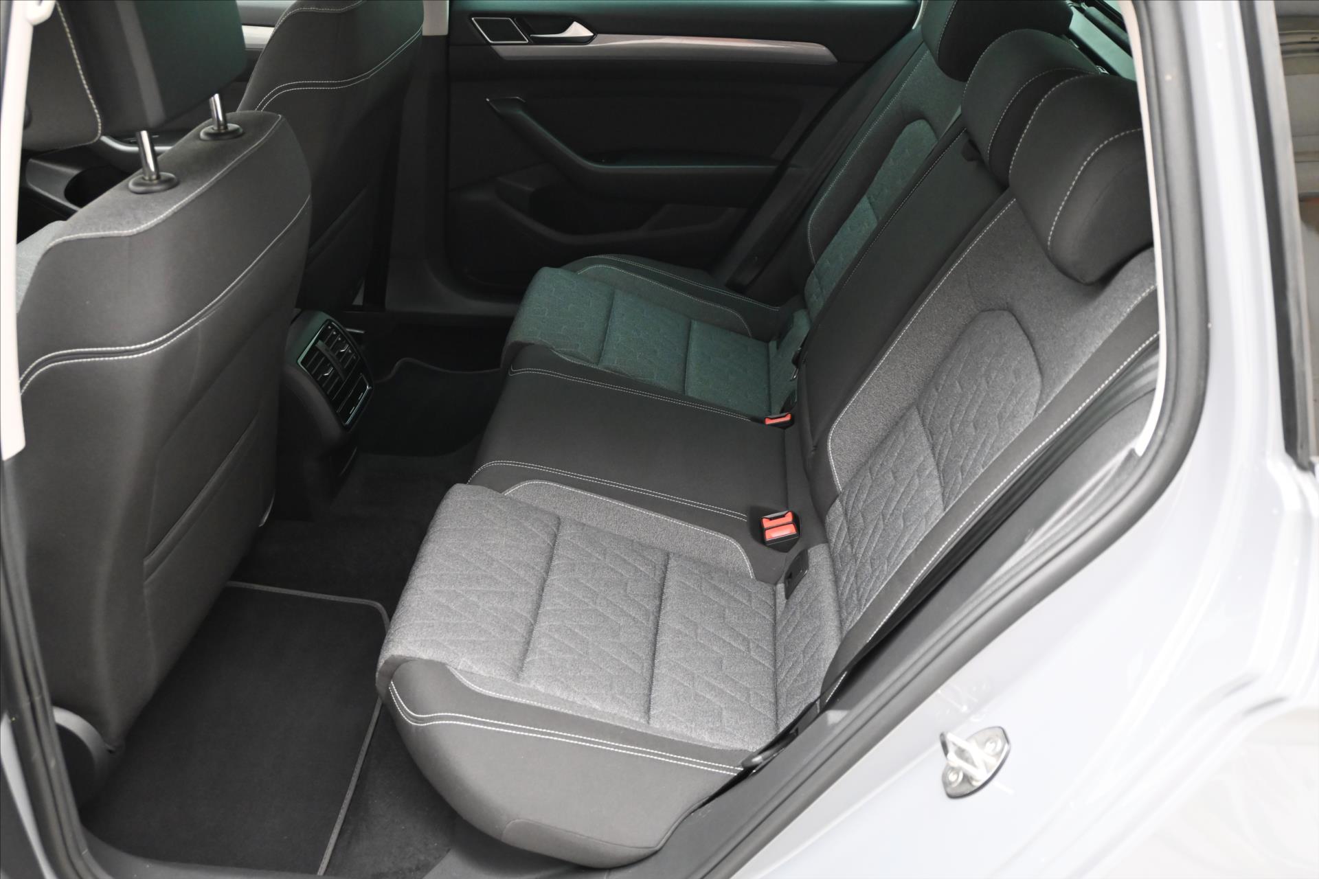 Hlavní fotografie vozu Volkswagen Passat 2,0 TDI 110kW DSG Business Záruka až 5 let (14)