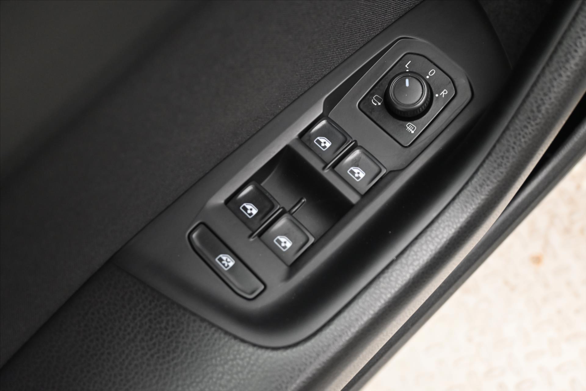 Hlavní fotografie vozu Volkswagen Passat 2,0 TDI 110kW DSG Business Záruka až 5 let (26)