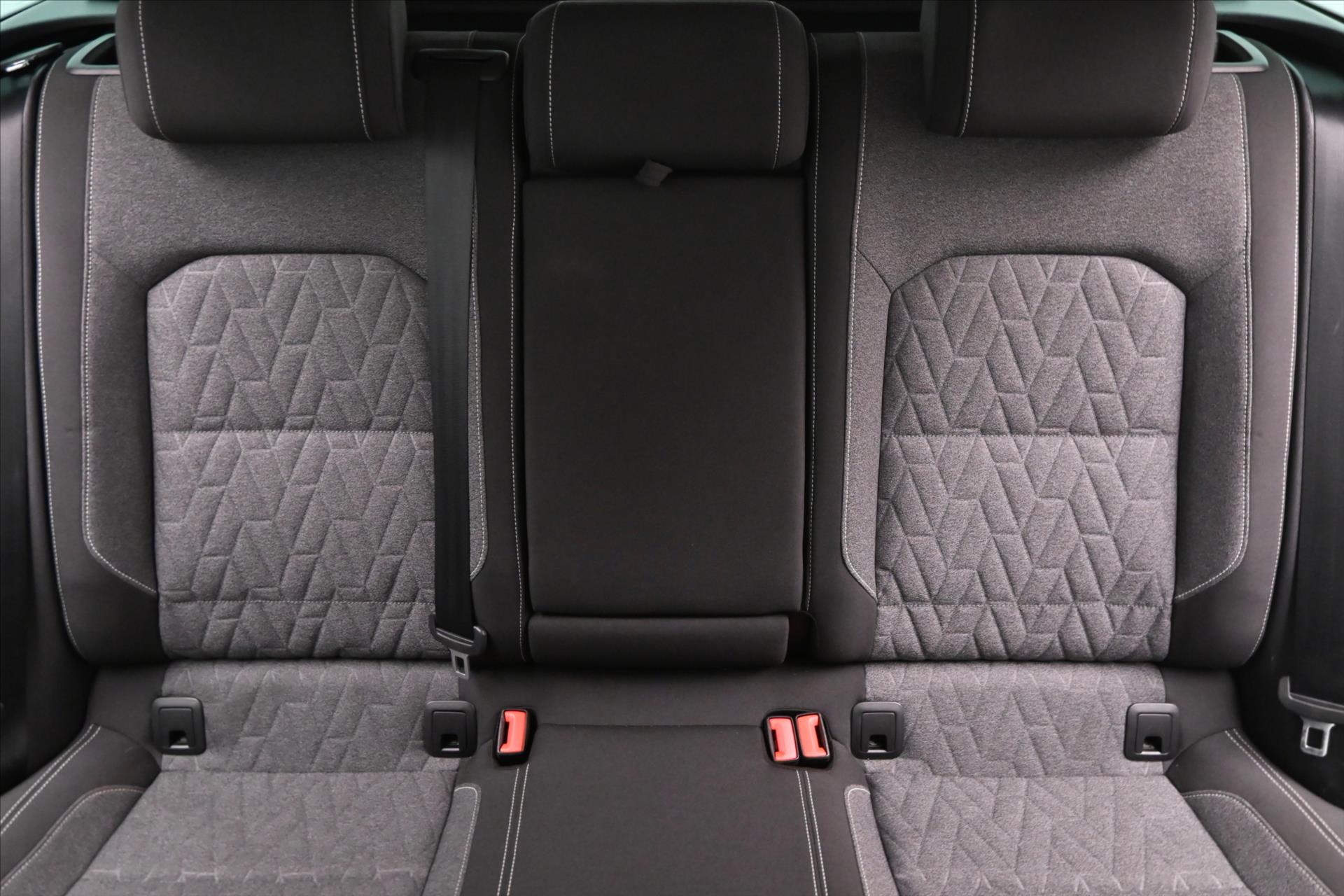 Hlavní fotografie vozu Volkswagen Passat 2,0 TDI 110kW DSG Business Záruka až 5 let (28)