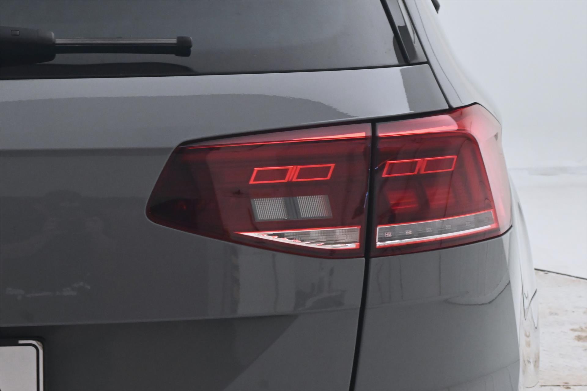 Hlavní fotografie vozu Volkswagen Passat 2,0 TDI 110kW DSG Business Záruka až 5 let (30)