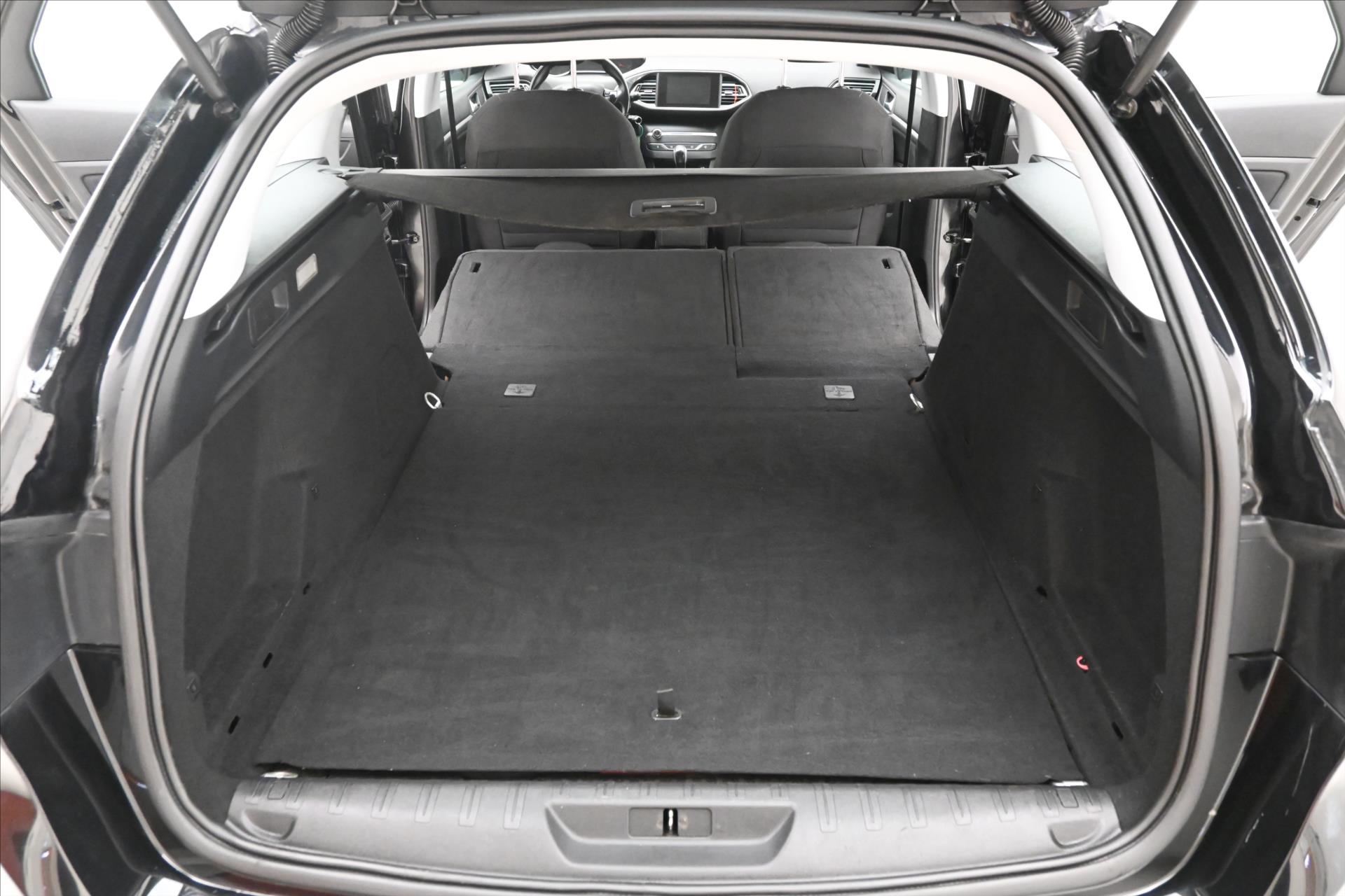 Hlavní fotografie vozu Peugeot 308 1,6 BlueHDi 73kW tažné Záruka až 5 let (11)